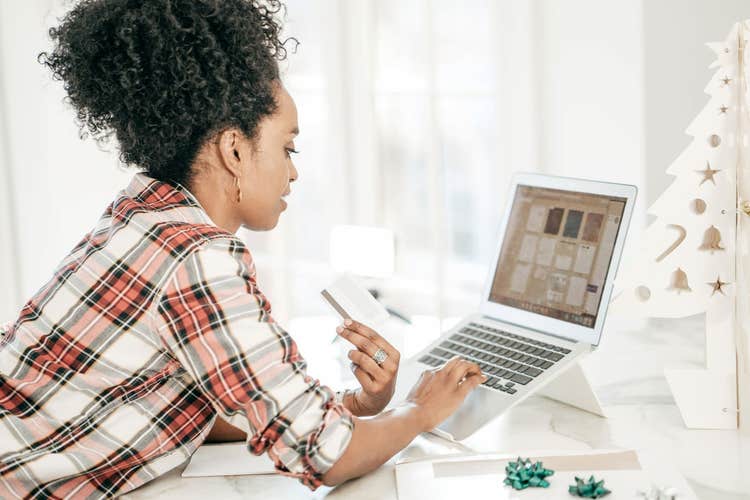 woman shopping online