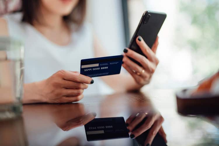 Woman-making-payment-on-a-smart-phone