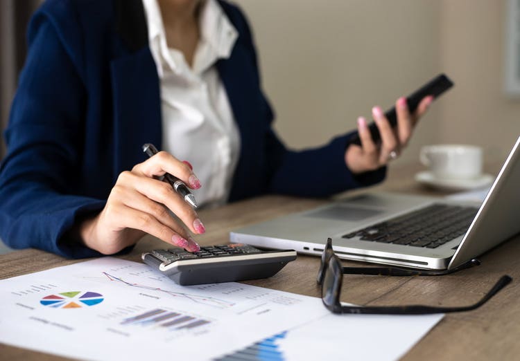 woman with calculator
