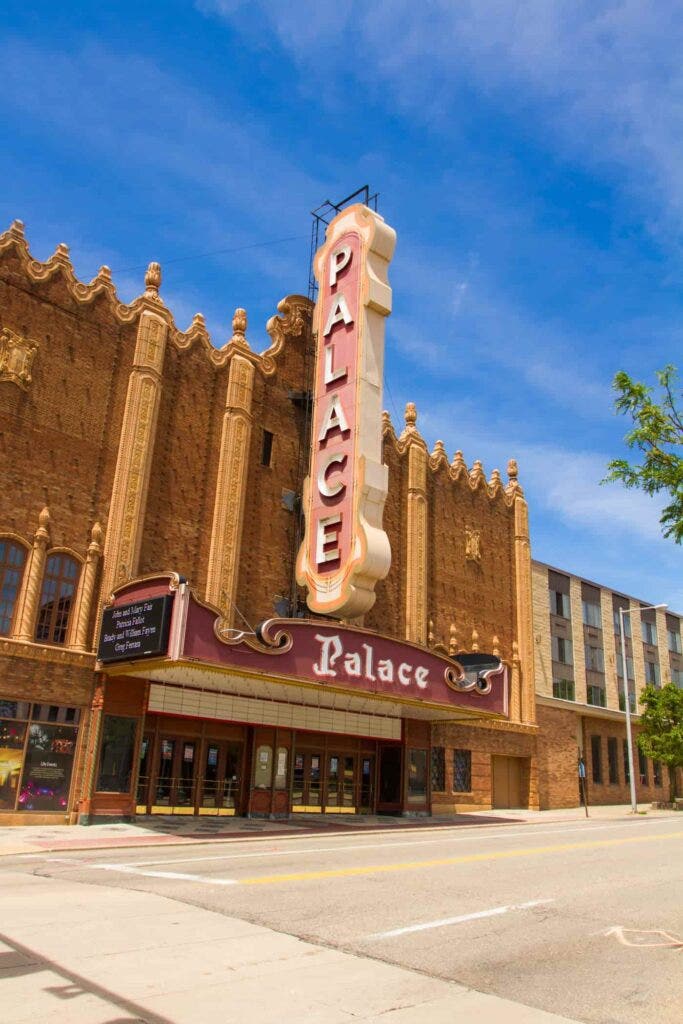 Canton Palace Theatre exterior featuring sign and main entrance