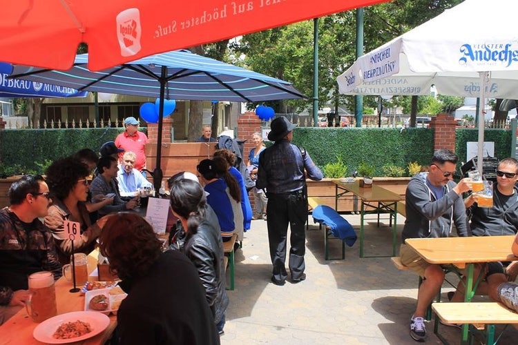 Ludwigs patio