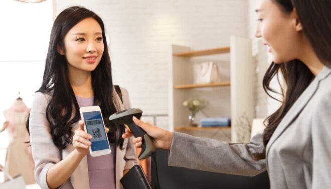 Cashier scanning eGift card on mobile