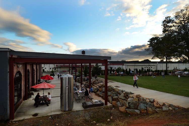 Outdoor dining area in Charlotte, North Carolina
