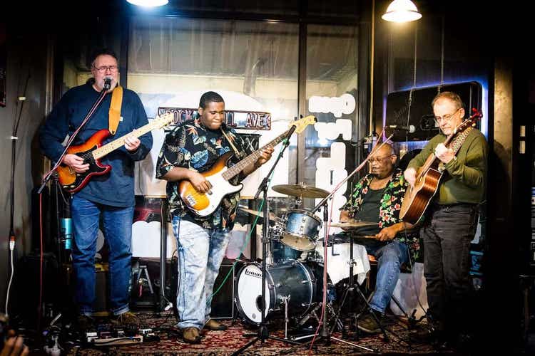 Live band at Gonzo's Pizzeria