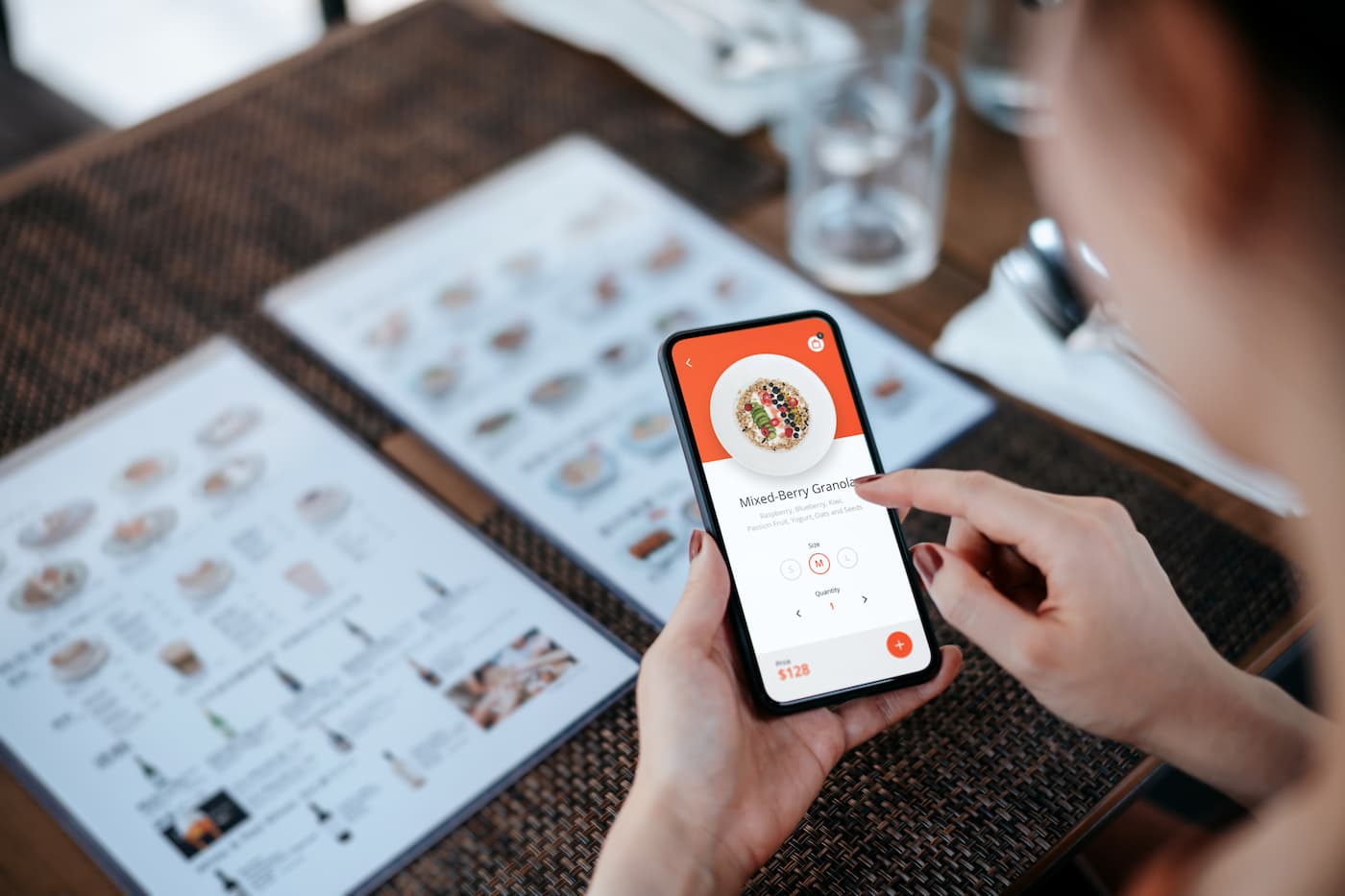 woman-ordering-food-on-smartphone
