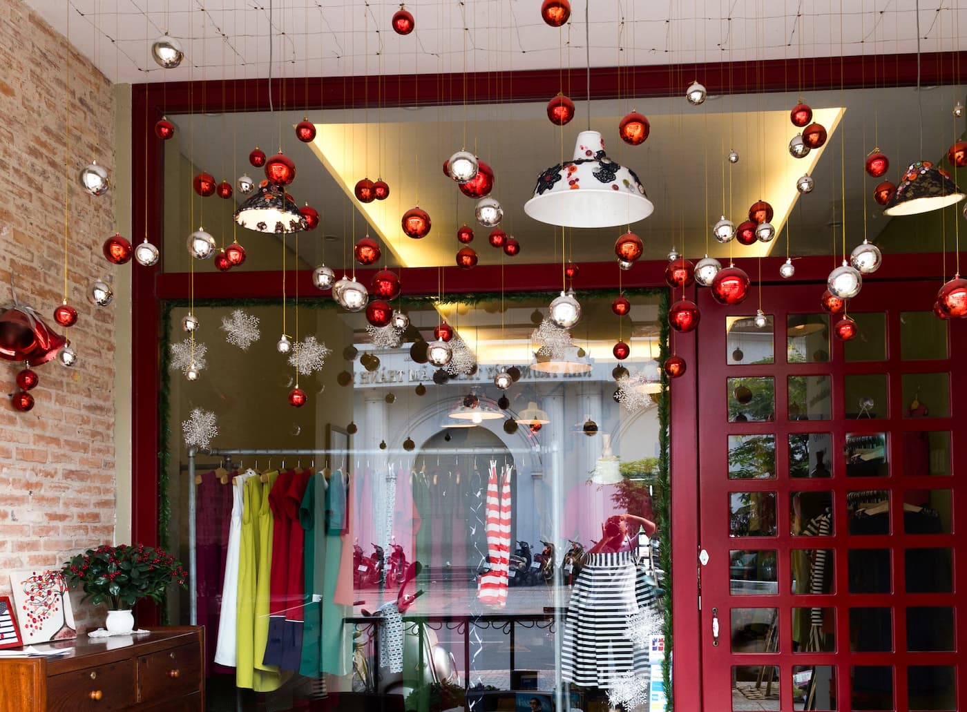 Storefront exterior decorated for the holidays
